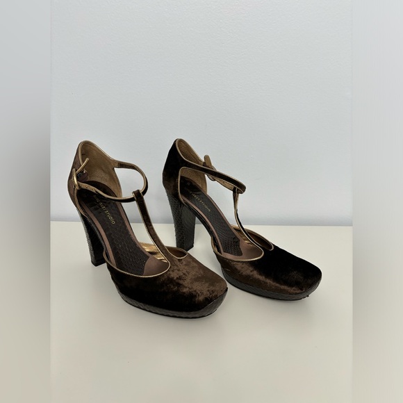 Nine West Studio T-strap Velvet Heels. Size 8 1/2 M Like New - Picture 5 of 9